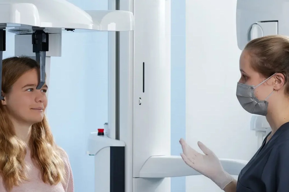 Panoramatické, 3D a cefalometrické snímkovanie KaVo ProXam pre presnú diagnostiku a plynulý digitálny pracovný postup.